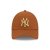 Lippis - New Era Metallic Badge 940 New York Yankees (ruskea)