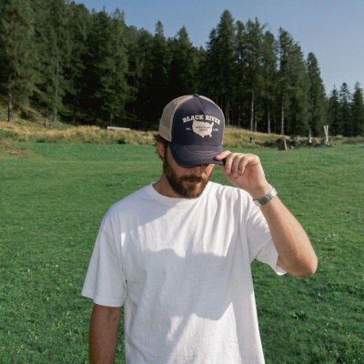 Lippis - Black River America Trucker (tummansininen/kermanvärinen)