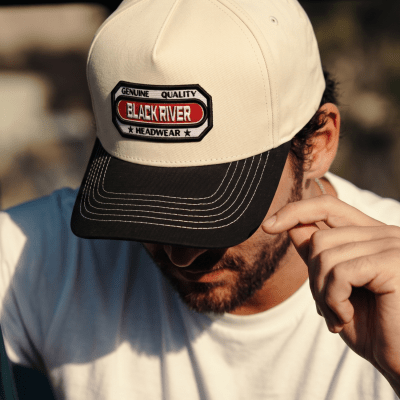 Lippis - Black River Richmond Cotton Snapback (luonnonvalkoinen/musta)