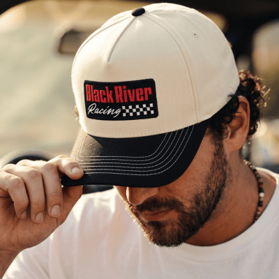 Lippis - Black River Racing Cotton Snapback (luonnonvalkoinen/musta)