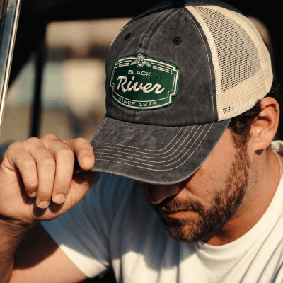 Lippis - Black River Sacramento Washed Trucker (musta/kerma)