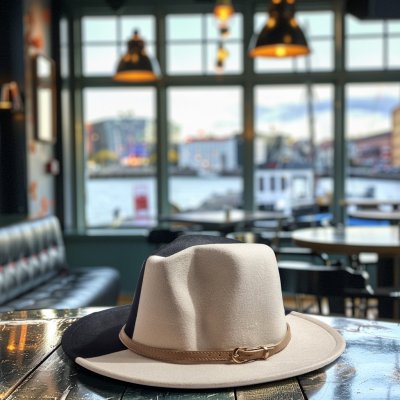 Hatut - Gårda Felt Hat (musta/luonnonvalkoinen)