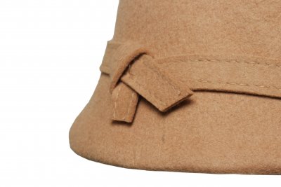 Hatut - Gårda Ofena Wool Cloche (camel)